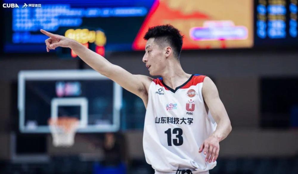 谢立石来自于山东科技大学,身高1米92,体重75公斤,高中毕业于潍坊一中