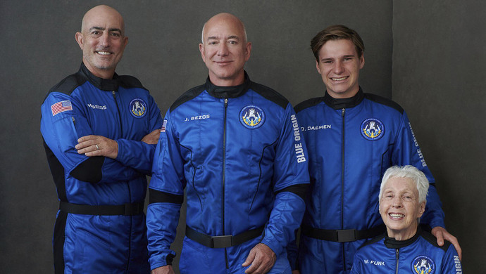 贝索斯即将“打卡”太空，马斯克为啥“呵呵”？