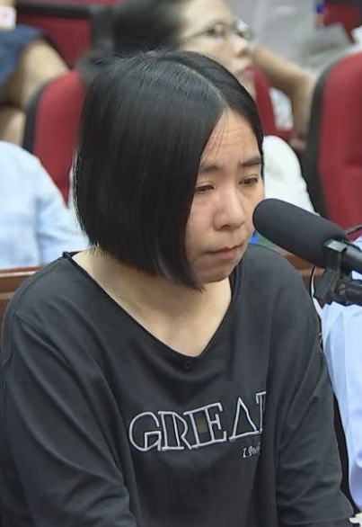 这不奇怪吗反而是去提醒邻居可莫焕晶并没有第一时间去救朱小贞着火的