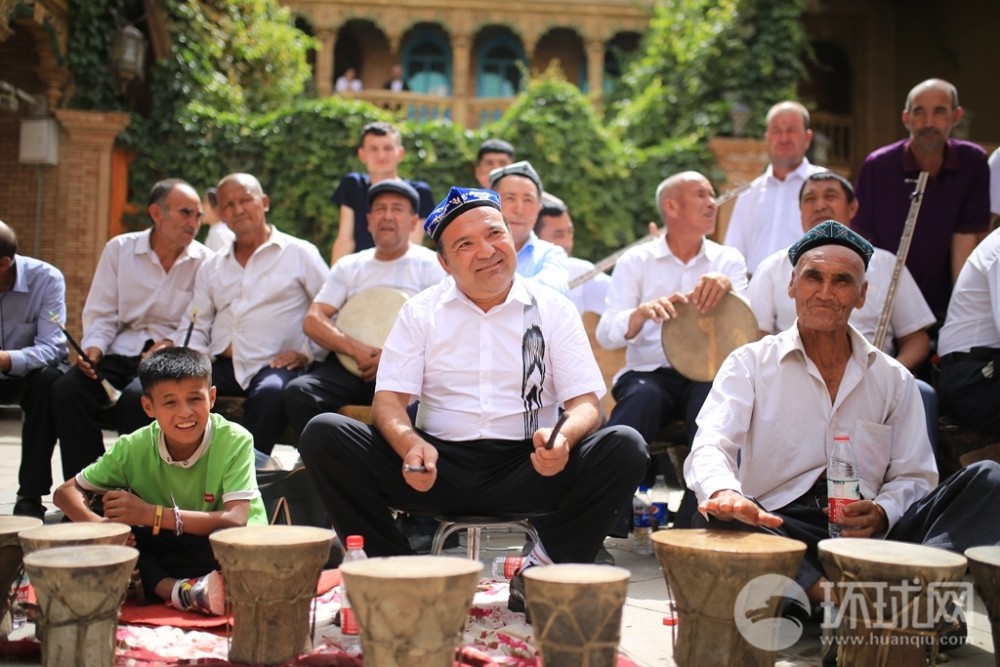 和田群众欢度古尔邦节_腾讯新闻