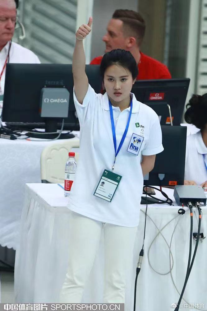 再过几天,东京奥运会即将拉开帷幕,陈若琳将参加跳水比赛的裁判工作