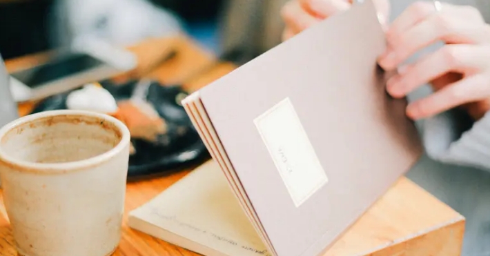 微博搞笑排行热门话题_1.08亿!2021微博热搜话题总榜出炉,这几部没追过落伍(2)