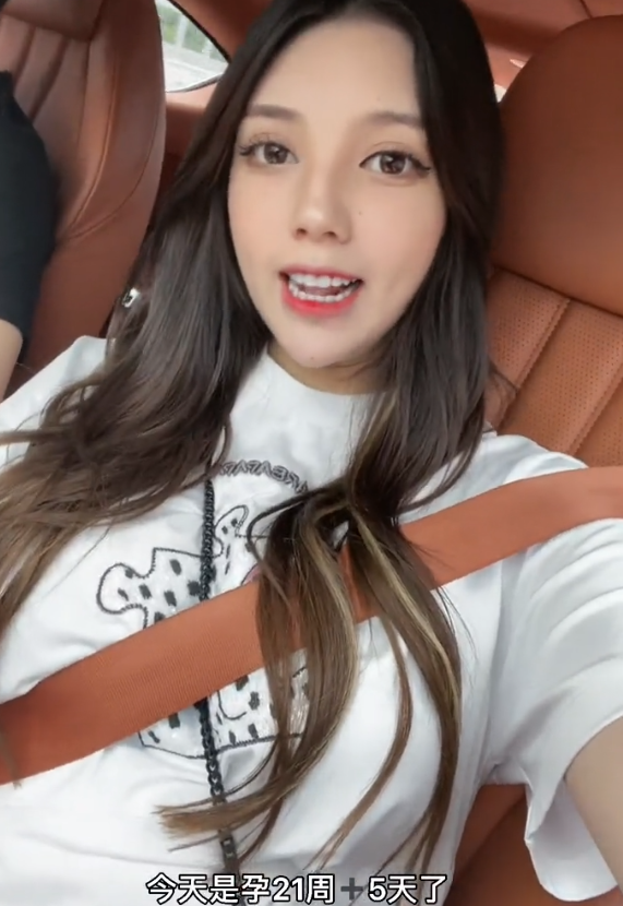 怀孕之后的兜儿跟很多新手父母一样,整天晒孩子的动