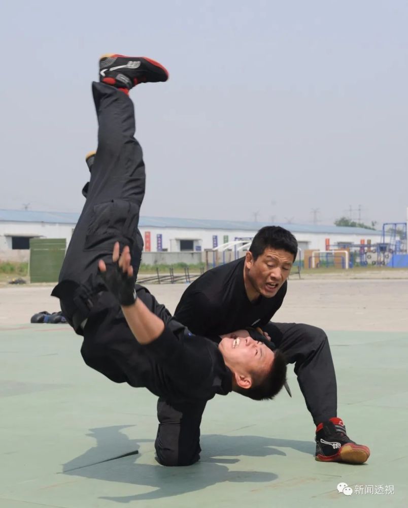 直播预告丨格斗,射击,破拆…记者小姐姐带你现场直击公安特警夏训