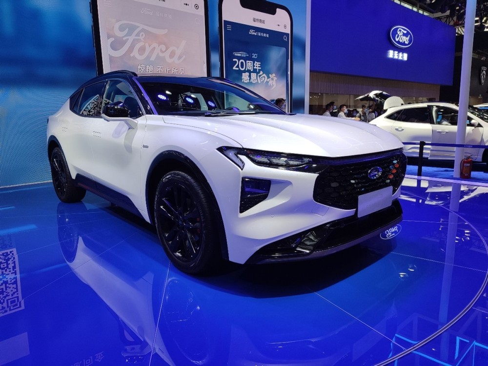 1.1米4K大屏，粤港澳车展实拍福特EVOS