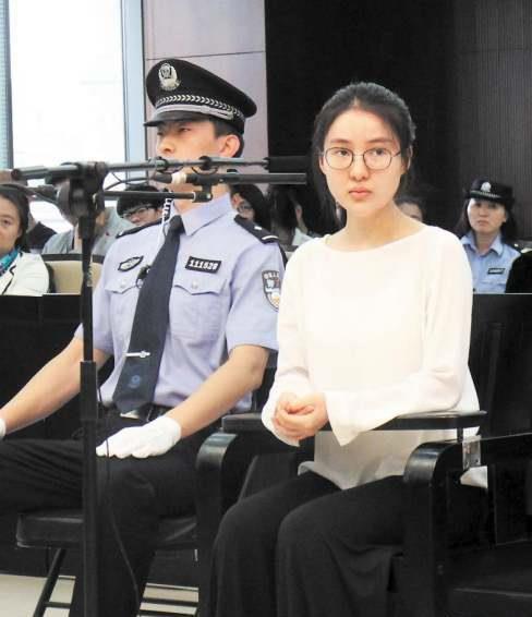 网曝东方台主持人处罚结果:5位永久吊销主持证,房海燕被开除,你怎么看