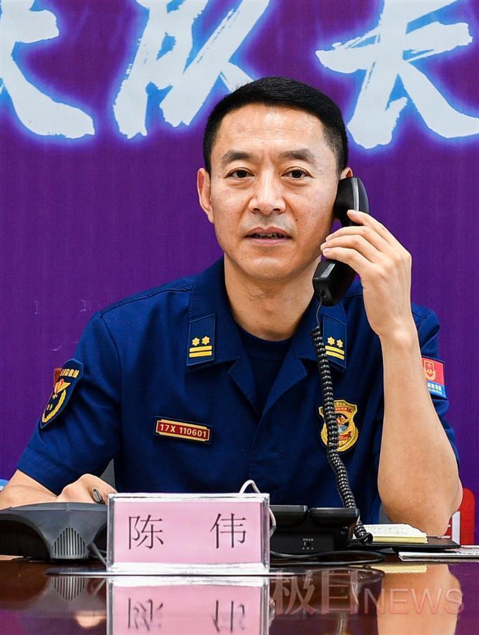 武汉汉阳区消防大队长接听市民热线:升级电梯阻车系统禁止电动车上楼