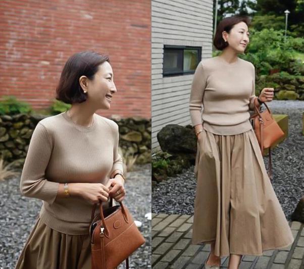 一位韩国大妈的穿搭火了穿衣简单不复杂50岁穿出了30岁的感觉