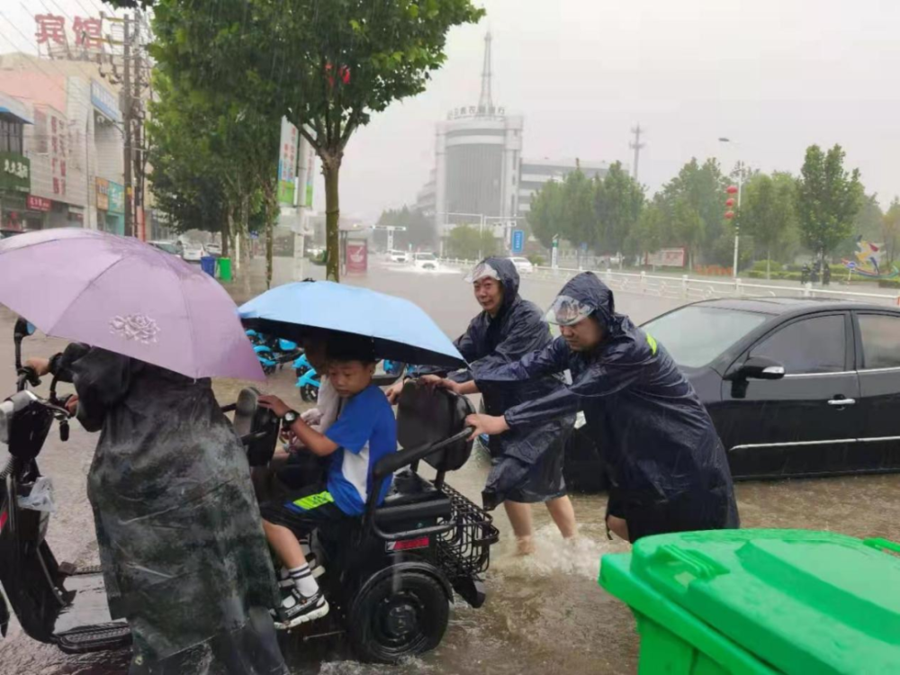 新乡在防汛一线筑牢红色堤坝