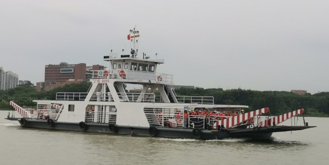 直击广州新造渡口繁忙渡船缝合创新城珠江两岸