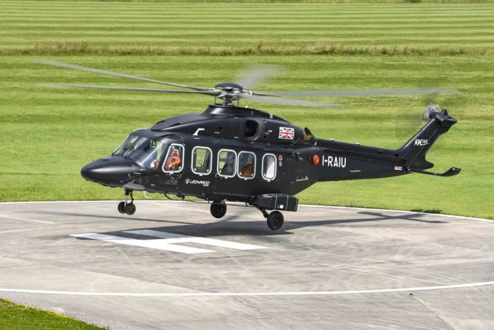 莱昂纳多直升机图片