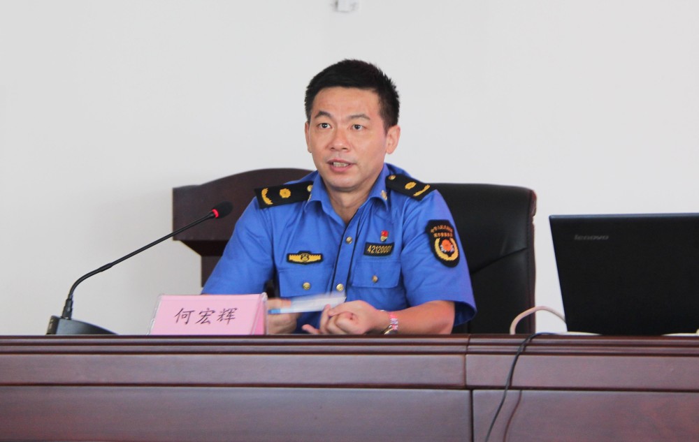 市城管执法委:颁布城市管理"咸宁标准",打响路长责任网格制"发令枪"