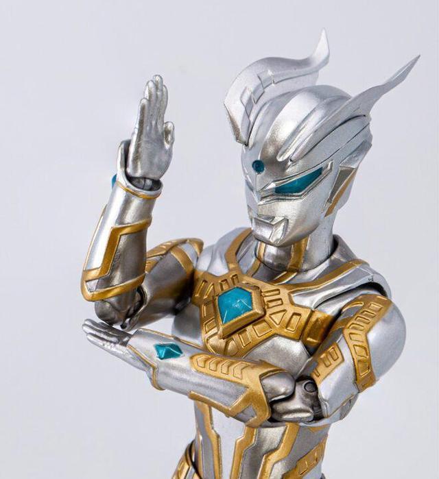 "赛罗奥特曼s.h.f究极闪耀形态手办"现在开始发售!_腾讯新闻