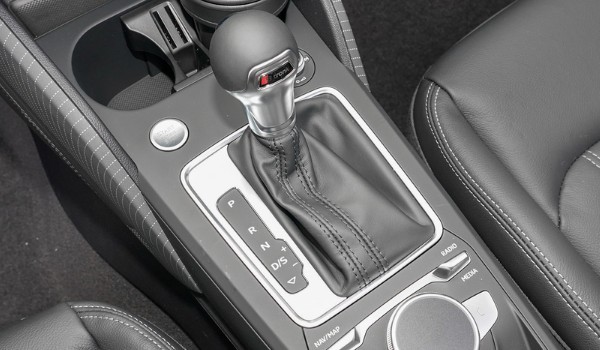 怎样驾驶自动挡汽车？