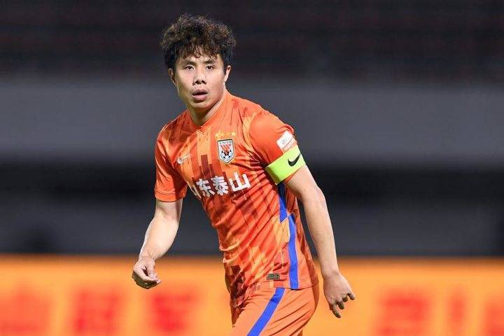 中超 练就“金钟罩” 何惧“狮子吼” 山东泰山21日对话沧州雄狮