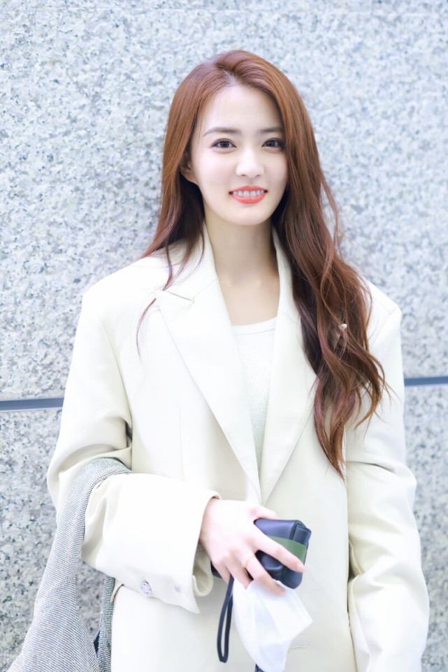 徐璐近照她的样子很美