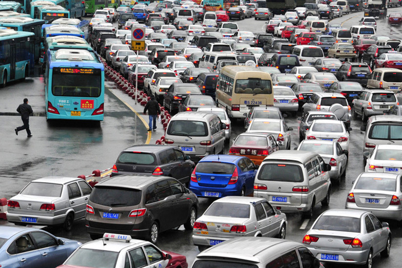高速费转入油费可缓解高速拥堵？车主表示难接受，专家给出了解释