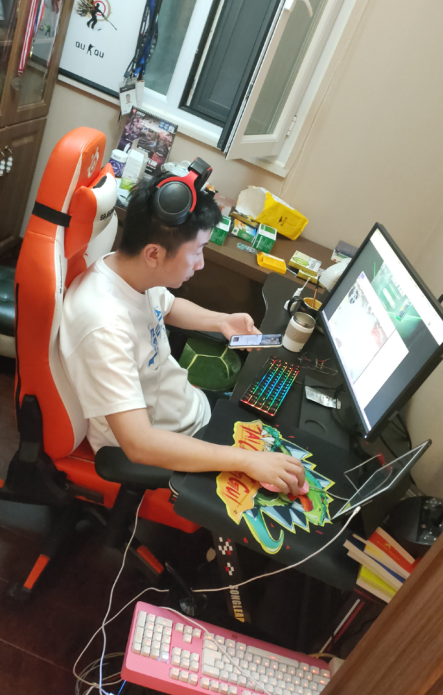 4am韦神过生日,蜜蜂仔晒娃为其庆生!csgo一哥看后都羡慕了_腾讯新闻