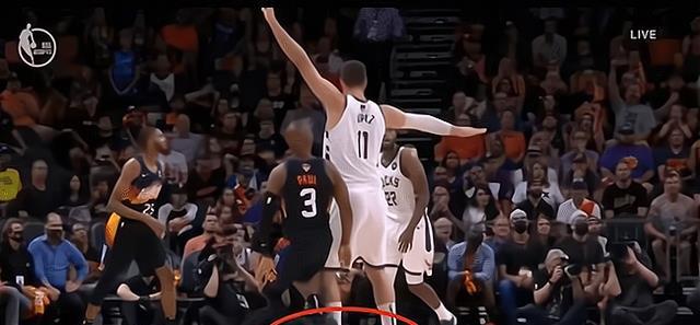 g1保罗被垫脚擒鹿!布克赛后发声杀人诛心,字母哥脸色挂不住了