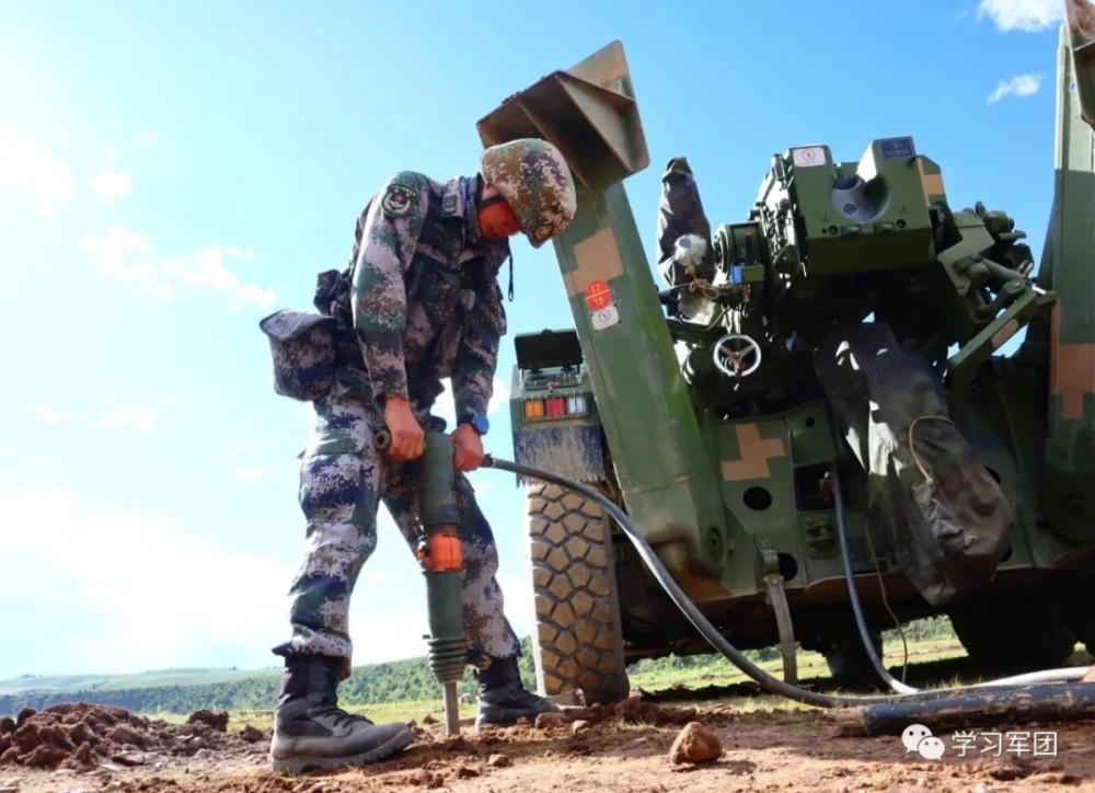 亮劍高原炮兵實彈射擊震撼來襲