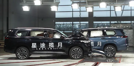 中国首次！时速128公里两车对撞：A柱稳如山