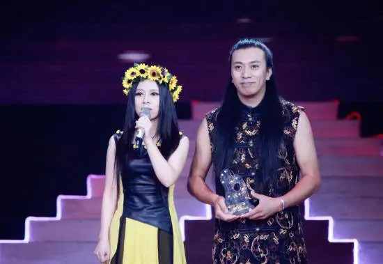 同样从《星光大道》出来的组合歌手,旭日阳刚解散了,玖月奇迹也离婚
