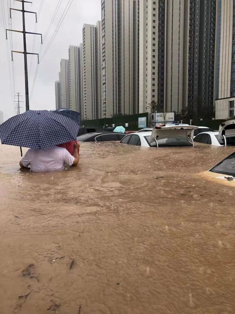 郑州暴雨受灾图片图片