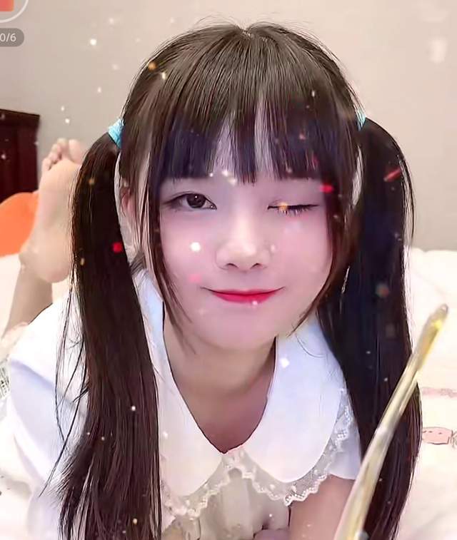 火线妹倒亏百万解释常年戴耳机的原因网友听完哭笑不得