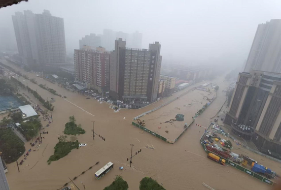 河南郑州发大水图片