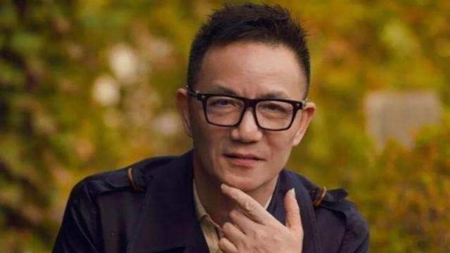 上海富豪周正毅出狱后举办一场生日宴直接折了6位主持人