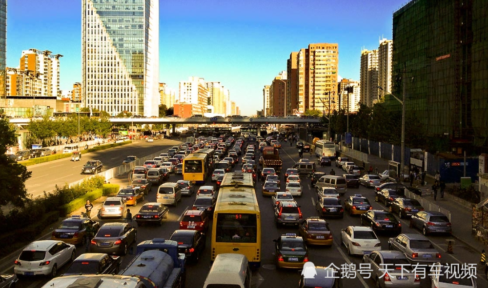 高速应急车道换胎扣12分？记好这3招，交警不仅不罚，还会帮着换