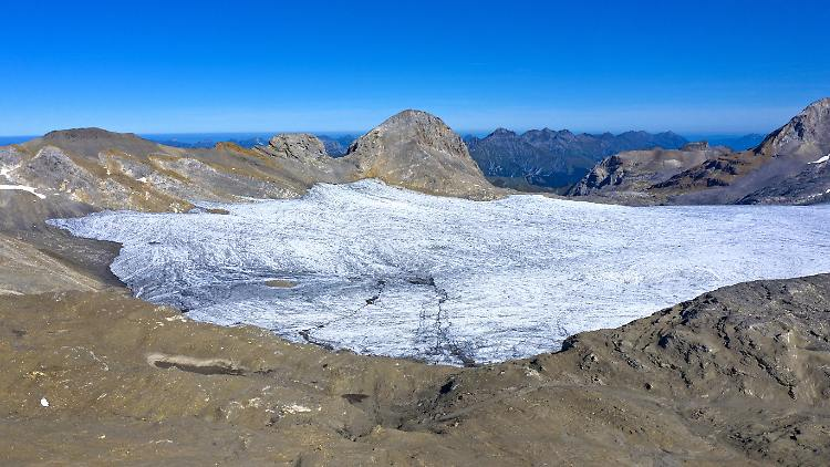 阿尔卑斯山的冰川正在迅速融化新增湖泊有风险