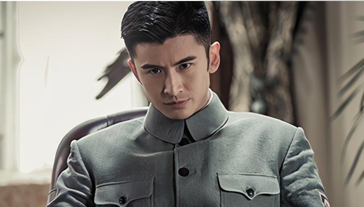 发胶我也就忍了,居然还有耳钉,新版亮剑别侮辱观众的