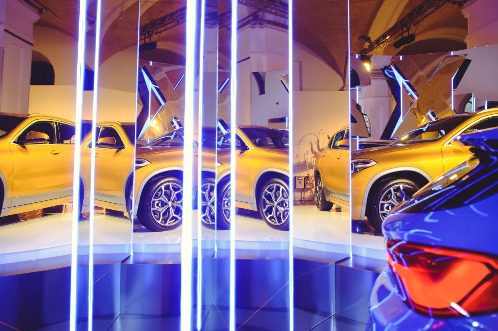 智能电动汽车的中场战事，“抢”字当头难过关