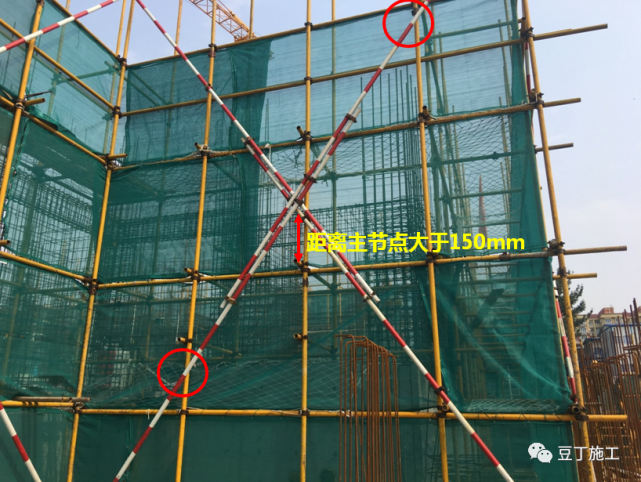 掃地桿縱下橫上圖解_縱橫向掃地桿上下_腳手架掃地桿縱橫向怎么區分