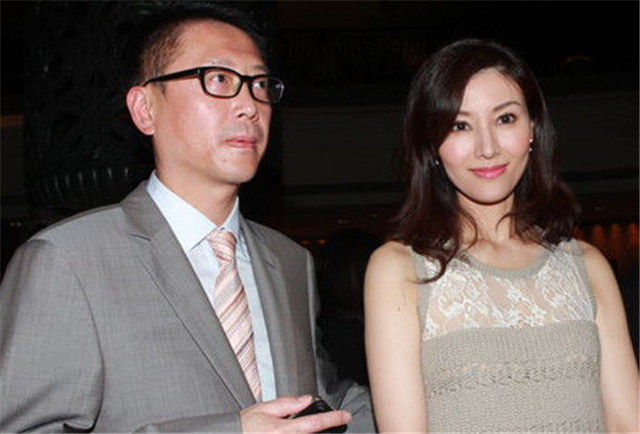 风流公子许晋亨:4百亿家产如摆设,已高攀不起前妻何超琼