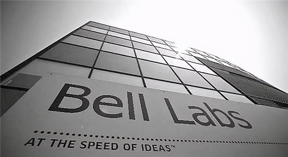 导效应,紧接着第二年德国的布劳恩也随之发现了第四个特性整流效应