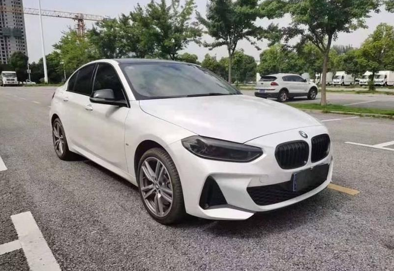 宝马也放下“尊严”了！跌破14万，油耗才5.4L，后悔思域买走了