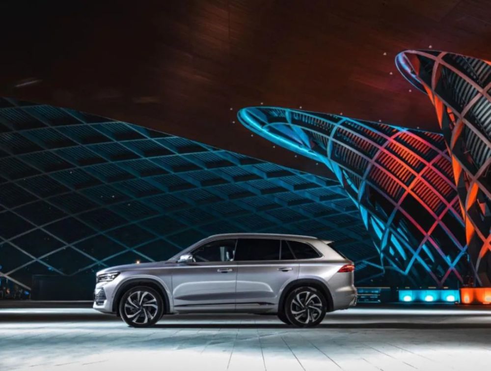 星越L上市，它凭什么敢捅日系大众的马蜂窝？｜新车记