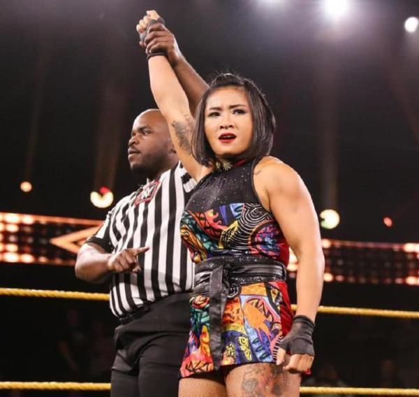 "中国女将"李霞,三围比例出众,把中国功夫带上wwe舞台_腾讯新闻