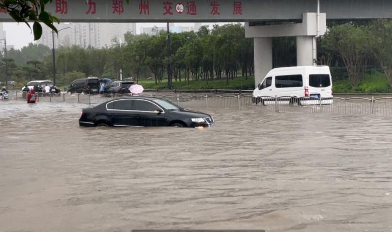 暴雨下的郑州│明日大雨继续这次暴雨为什么会持续这么久