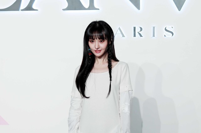 身在美国的郑爽自爆生活拮据微博从凌晨忙到现在她想做什么