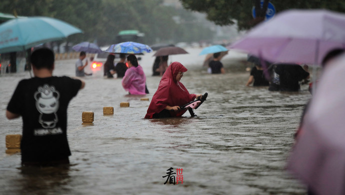 河南郑州暴雨互助图片图片