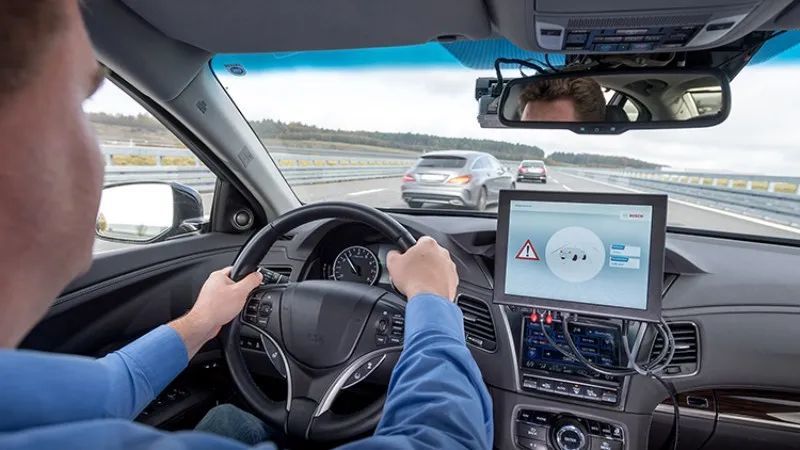 一辆自动驾驶汽车＝200台笔记本电脑，除了挖币，它还能做什么？