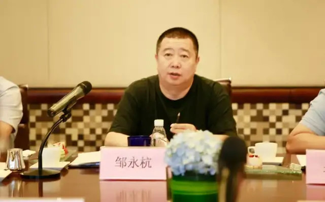 这个邹永航,就是频频暴雷的智慧海派科技负责人,做的虽然是电子产品