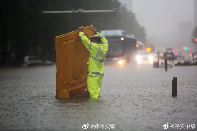 他们是风雨中的逆行者
