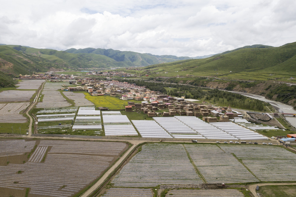 重走天路看变迁图文互动极地果蔬飞入高原牧民家