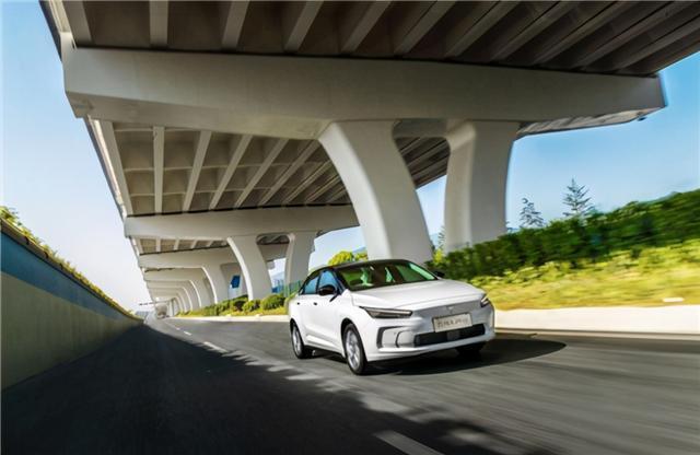 10-20万纯电车型首选，几何汽车迎来销量大涨，秘诀在哪？