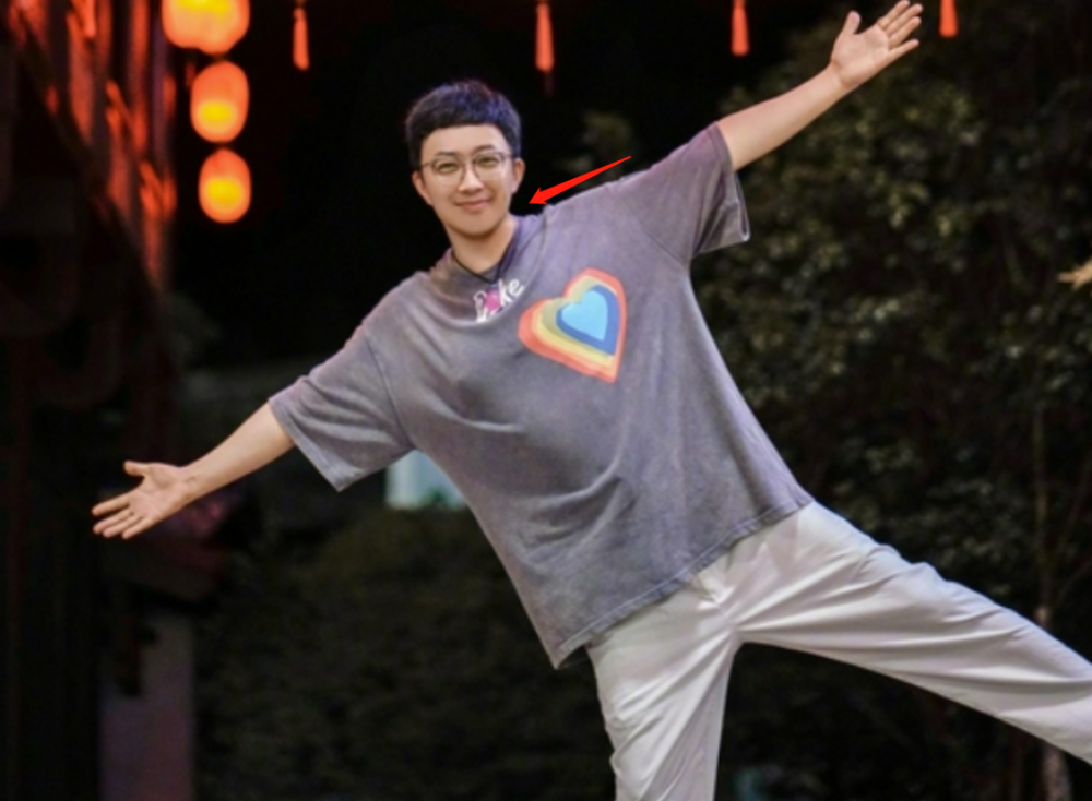 于正暴瘦十几斤后晒照尖下巴瓜子脸太抢镜身形消瘦穿衣空荡荡