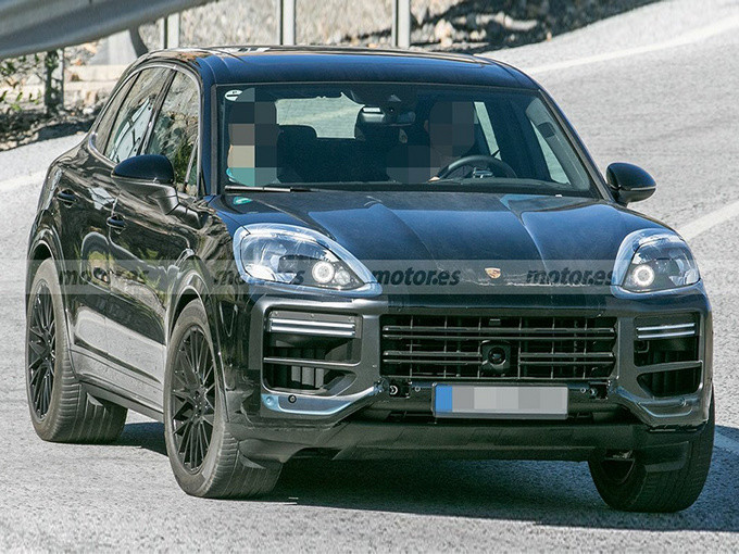 保时捷全新卡宴曝光！入门搭3.0T，内配双液晶屏幕，灯组造型升级